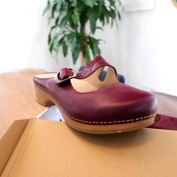Dansko Britney Waxy Burnished Wine Clogs, 10.5 — NWT - Picture 3 of 10